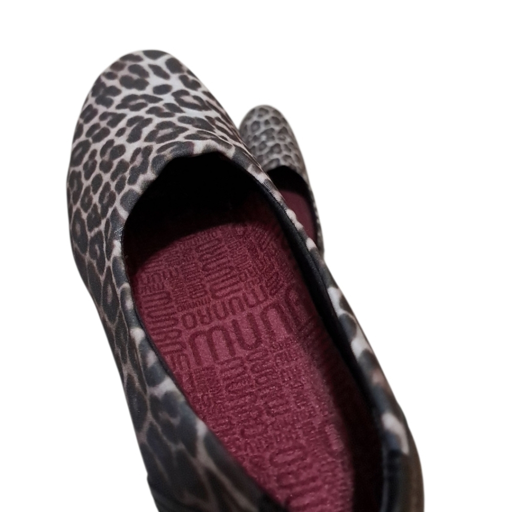 Munro Iriana Traveler Flats Leopard Print Comfort Slip On Shoes Size 5M - Picture 10 of 16